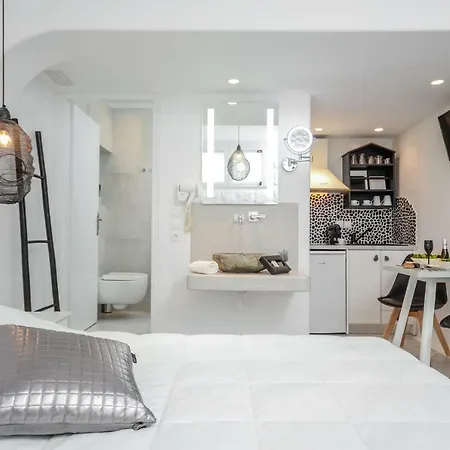 Naxos Evilion Luxury & *