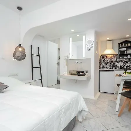 Naxos Evilion Luxury &