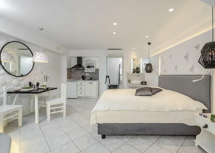 Naxos Evilion Luxury &